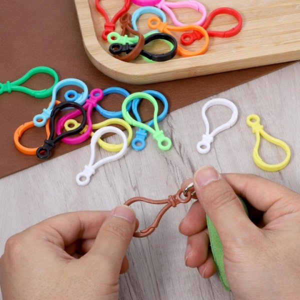 YIDE 50 Pcs Plastic Keychain Clips, Multicolor Lobster Claw Clasps Backpack Key Chain Hooks for DIY Crafts Lanyard Ornaments